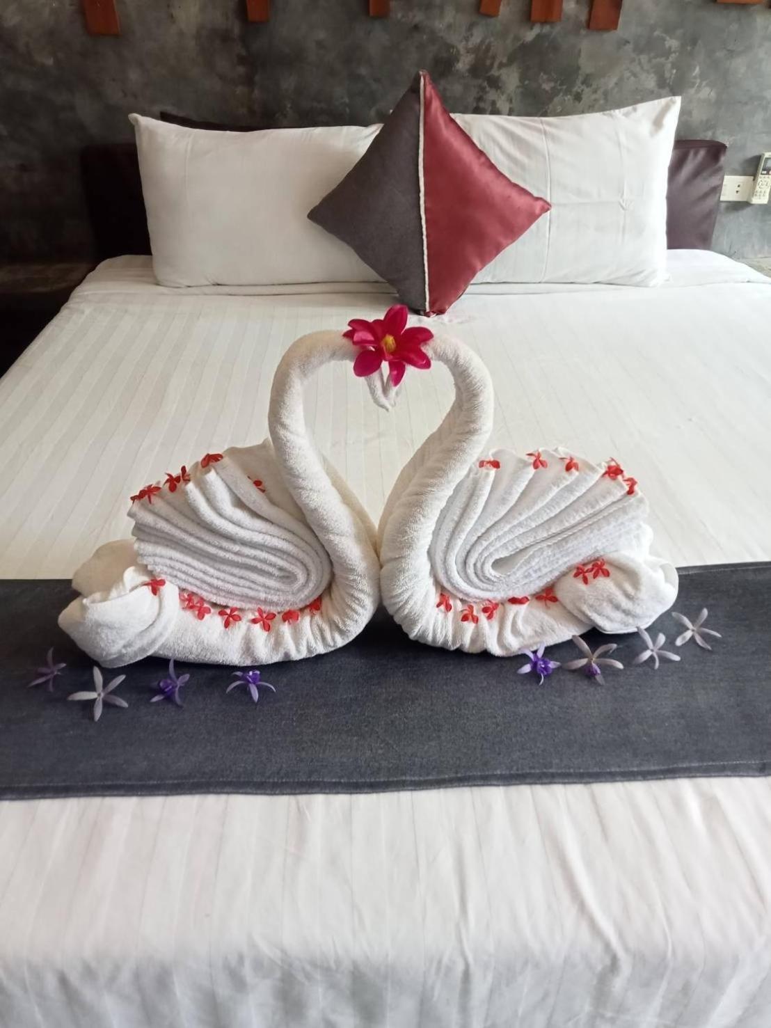 Keeree Loft Resort Thong Pha Phum Esterno foto