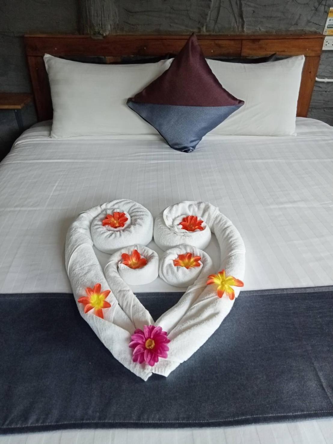 Keeree Loft Resort Thong Pha Phum Esterno foto