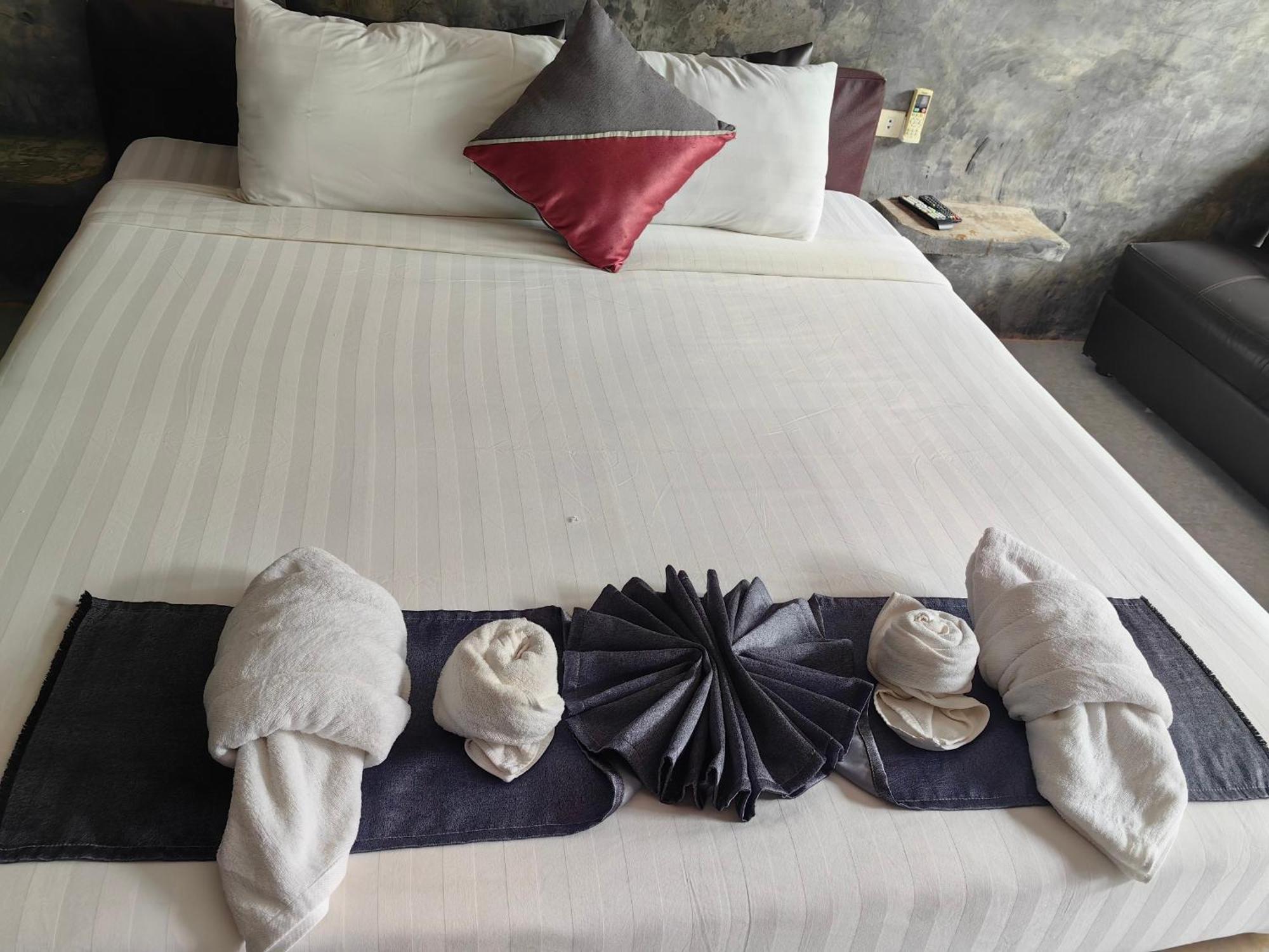 Keeree Loft Resort Thong Pha Phum Esterno foto