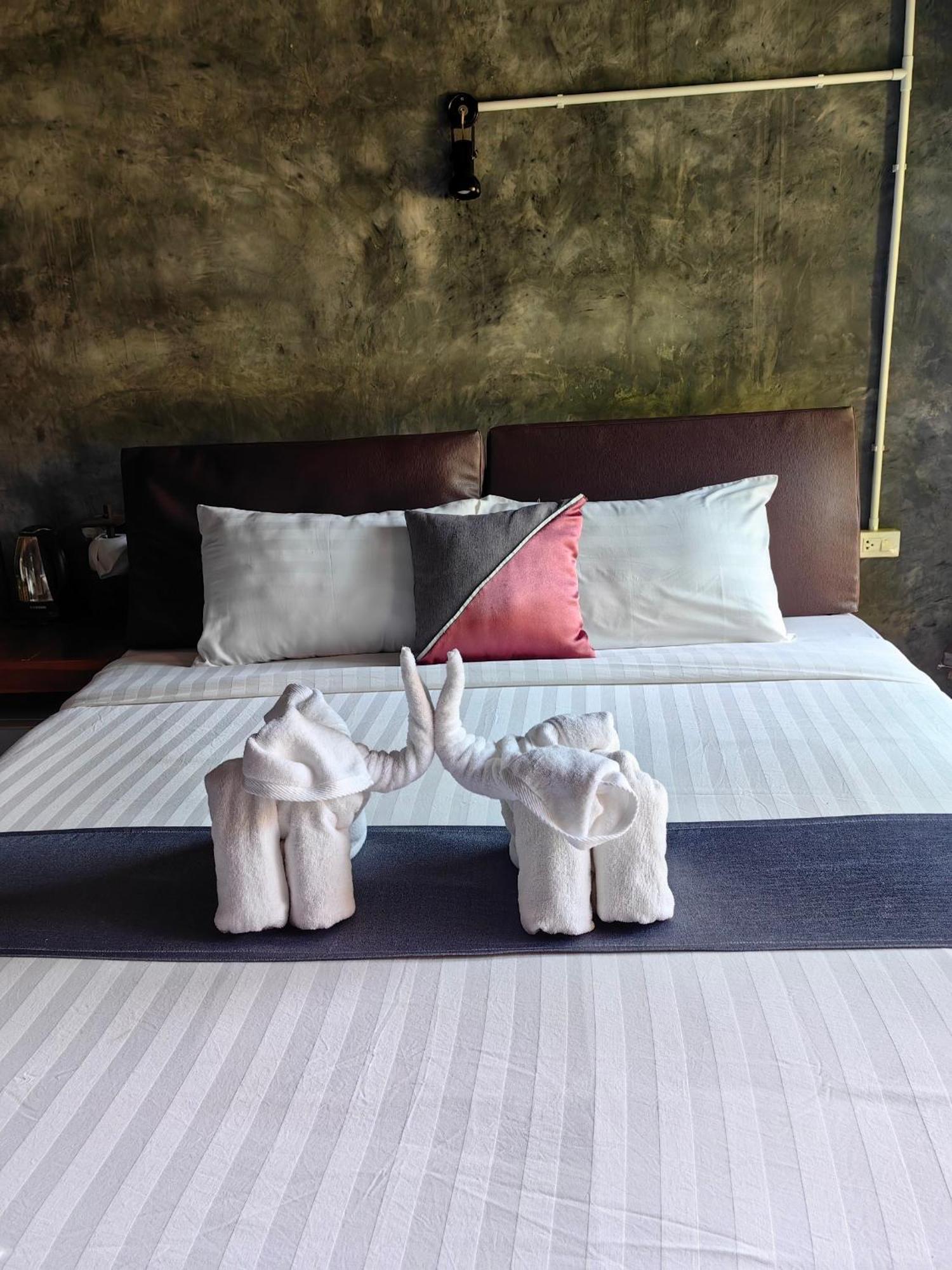 Keeree Loft Resort Thong Pha Phum Esterno foto