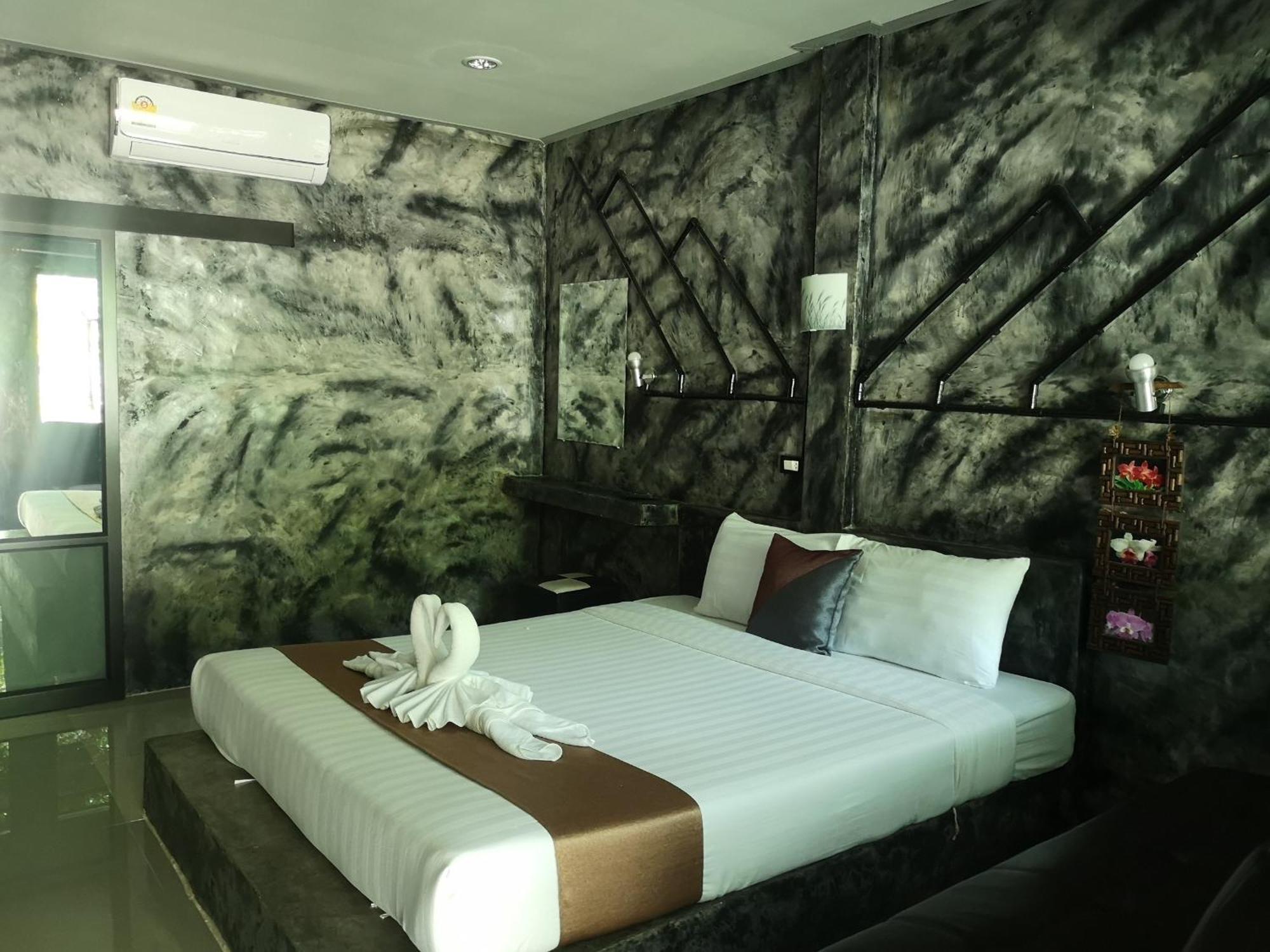 Keeree Loft Resort Thong Pha Phum Esterno foto