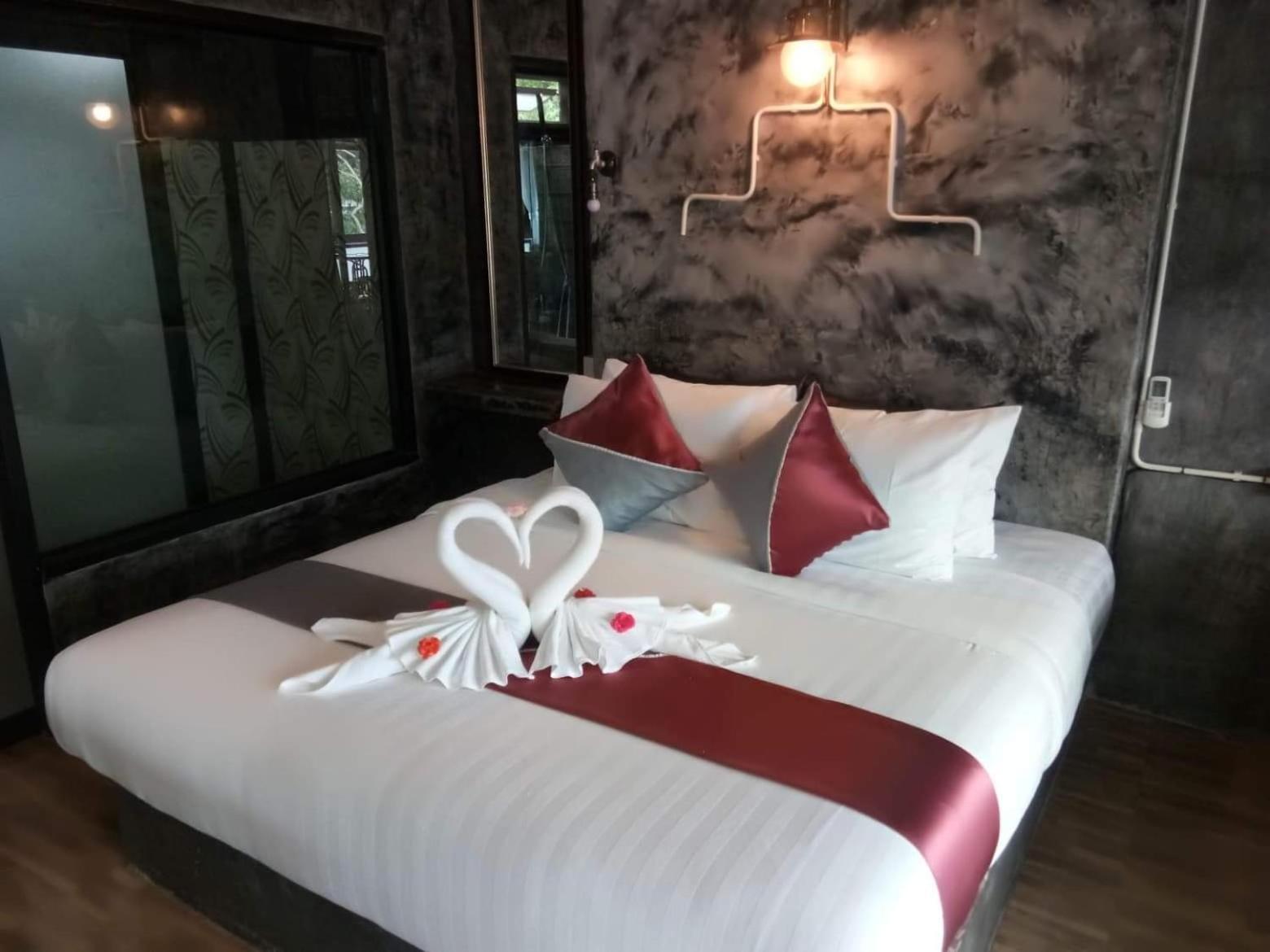 Keeree Loft Resort Thong Pha Phum Esterno foto