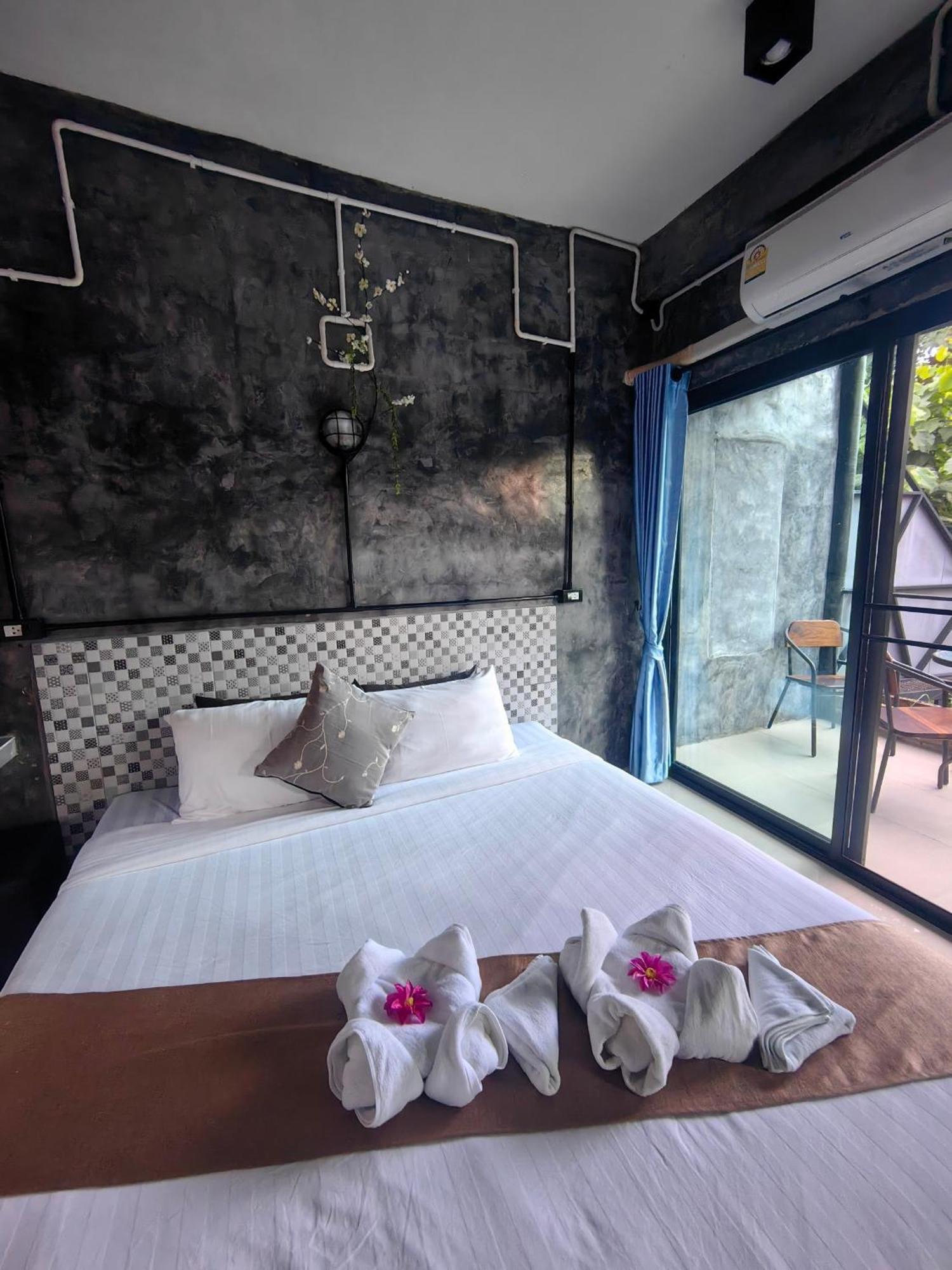 Keeree Loft Resort Thong Pha Phum Esterno foto